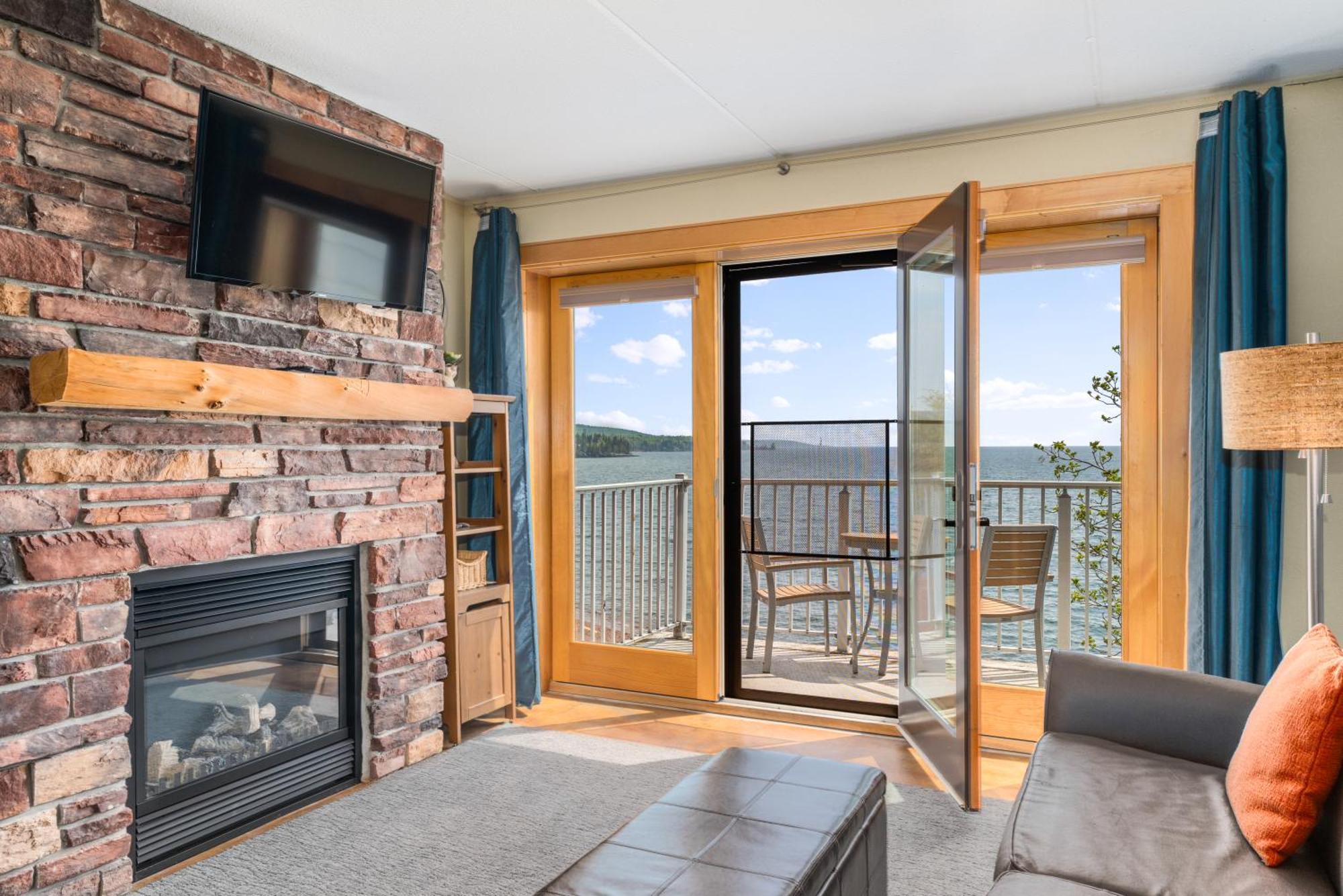 East Bay 4* Grand Marais